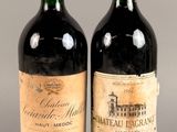 deux bouteilles de vin rouge posées l'une à côté de l'autre sur une table