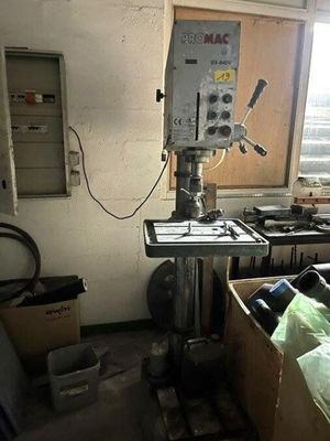 a machine that is sitting in the middle of a room