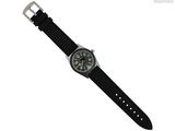 une image représentant une montre avec un bracelet noir sur fond blanc