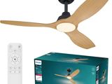 Le ventilateur de plafond se trouve à côté d'une télécommande et d'un boîtier