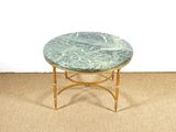table basse avec plateau en marbre vert et pieds dorés