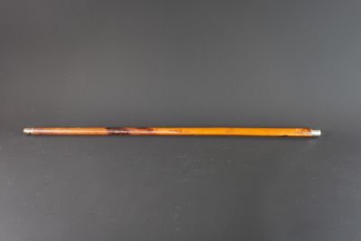 Canne à système, pommeau en métal argenté se dévissant cacha…