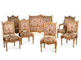 six chaises et une table recouverte d'un tissu à motifs floraux, recouverte d'un tissu à motifs floraux, recouverte d'un tissu à motifs floraux, recouverte d'un tissu à motifs floraux, recouverte d'un tissu à motifs floraux, recouverte d'un tissu à motifs floraux, recouverte d'un tissu à motifs floraux, recouverte d'un tissu à motifs floraux