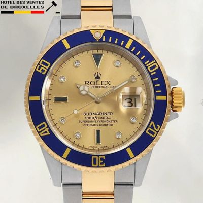 une montre Rolex dorée et bleue sertie de diamants