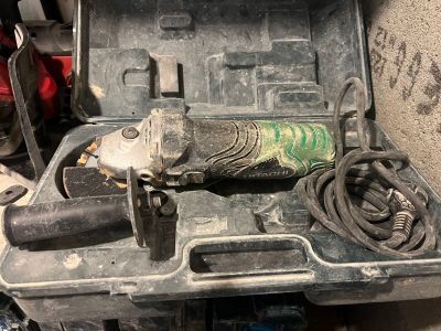 un outil qui se trouve dans une boîte à outils