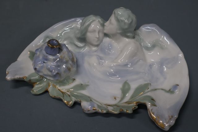 Antonio FALERI (Fin XIXe-Début XXe). Limoges. Encrier en porcelai...