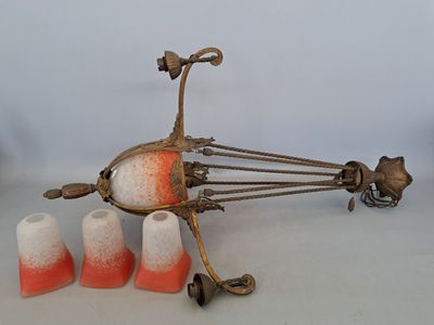 DEGUE Suspension en bronze à l'imitation de passementerie et…