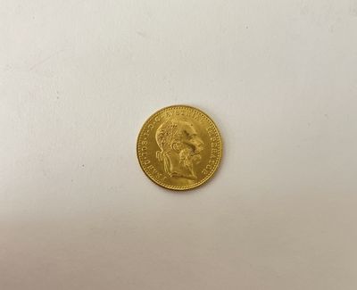 une pièce d'or sur laquelle figure l'image d'un homme
