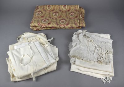 Lot de TEXTILE comprenant deux TISSUS à décor polychrome de … - Photo 1