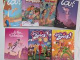 plusieurs livres pour enfants sont alignés sur une surface blanche
