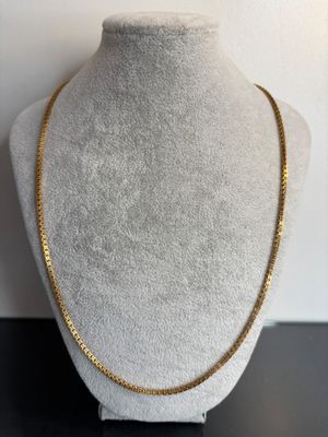 a gold chain necklace on a mannequin mannequin mannequin mannequin mannequin mannequin mannequin mannequin manne