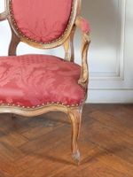 PAIRE DE FAUTEUILS en bois naturel mouluré et sculpté à doss… (photo 5)