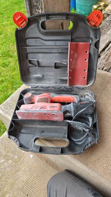 BLACK ET DECKER Ponçeuse avec papier LOT A RETIRER SUR RENDE…