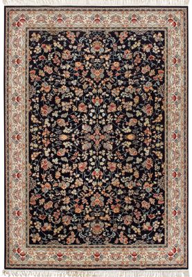 un tapis noir orné d'un motif floral