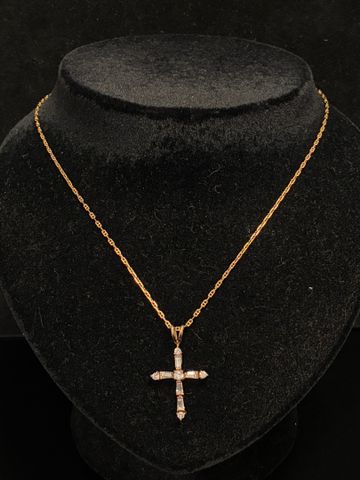 Chaine de cou en or 18 carats 750 millièmes et pendentif à décor ...