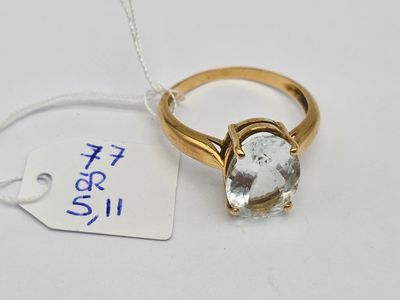 une image représentant une bague en or sertie d'un diamant blanc