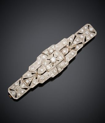 une broche Art déco en forme de barre de diamants