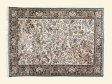un tapis persan antique avec un motif floral sur fond blanc