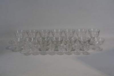 BACCARAT, Suite de verres en cristal modèle Bourbon comprena…