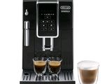 une image représentant une machine à café avec deux tasses de café à côté