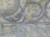 un gros plan d'une œuvre d'art exposée