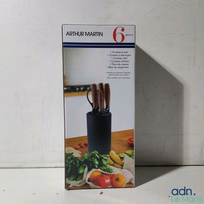 une image représentant une boîte contenant un ensemble de couteaux