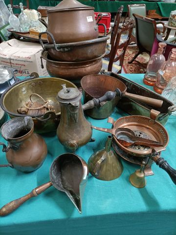 Important lot de cuivres anciens. Poissonnière, faitout, casserol