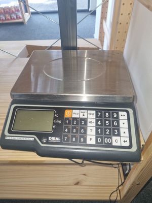 a scale that is sitting on top of a wooden table
