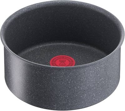 un gros plan d'une casserole avec un couvercle rouge sur fond blanc