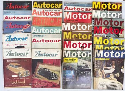 beaucoup de livres sur les autocars posés sur la table