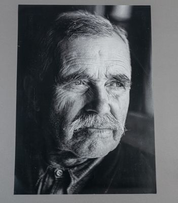 André GAMET (1919-2017) Loire. Portrait de vieux laboureur f…