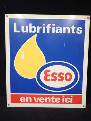 une pancarte indiquant « Lubrifiants Eso en vente ici »