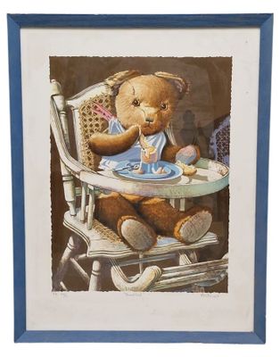 tableau représentant un ours en peluche assis dans une chaise haute devant une assiette de nourriture