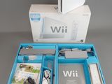 Console Nintendo Wii avec tous ses accessoires, le tout dans son coffret d'origine