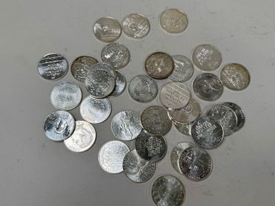 a lot of coins that are on the table