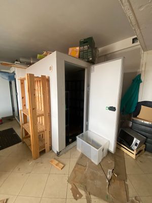 une image d'une pièce en cours de rénovation