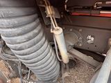 an image of a close up view of the front end of a truck