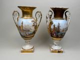 paire de vases anciens ornés de scènes de navires peintes à la main