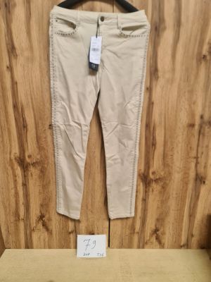 Lot de 20 pantalons femme 1.2.3 ? Coupe slim beige avec dta…
