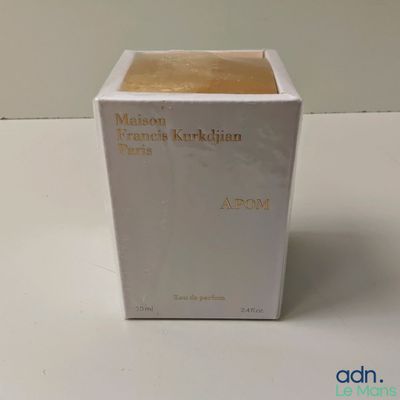 une image représentant une boîte de savon posée sur une table