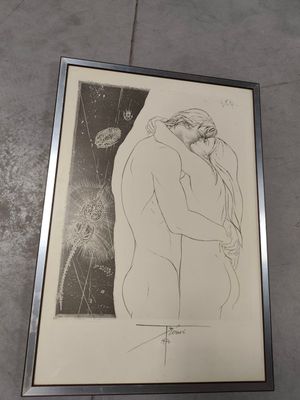 dessin représentant un homme et une femme s'embrassant devant une fenêtre