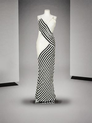 robe à rayures noires et blanches sur un mannequin, mannequin, mannequin, mannequin, mannequin, mannequin, mannequin, mannequin, mannequin, mannequin, mannequin, mannequin, mannequin, mannequin, mannequin, mannequin, mannequin, mannequin, mannequin, mannequin, mannequin, mannequin, mannequin, mannequin, mannequin, mannequin, mannequin, mannequin, mannequin, mannequin, mannequin, mannequin, mannequin, mannequin, mannequin, mannequin, mannequin, mannequin, mannequin, mannequin, mannequin, mannequin, mannequin,