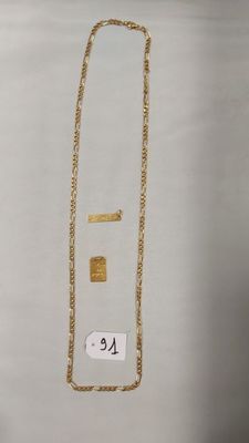 collier plaqué or orné d'une barre en or sur laquelle figure un chiffre