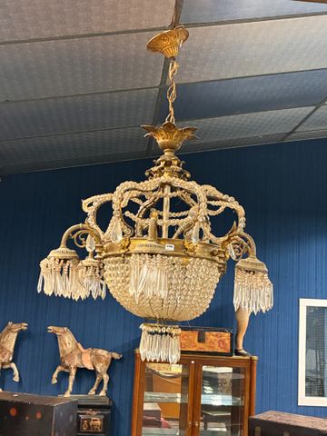 Lustre corbeille en bronze et pampilles cristal à sept lumières. ...