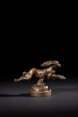 Mascotte automobile en bronze CHIEN COURANT signée OSMOND