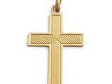 un pendentif en forme de croix en or jaune, orné d'un motif en diagonale