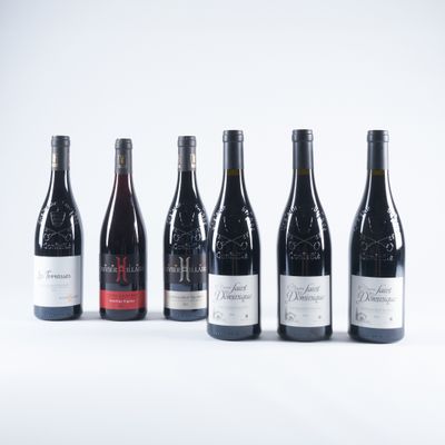 six bouteilles de vin rouge alignées