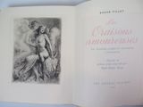 un livre ouvert sur lequel figure le dessin d'une femme
