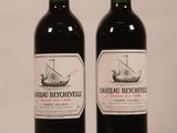 deux bouteilles de vin posées l'une à côté de l'autre sur une table