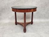 une image représentant une petite table ronde avec un plateau en marbre